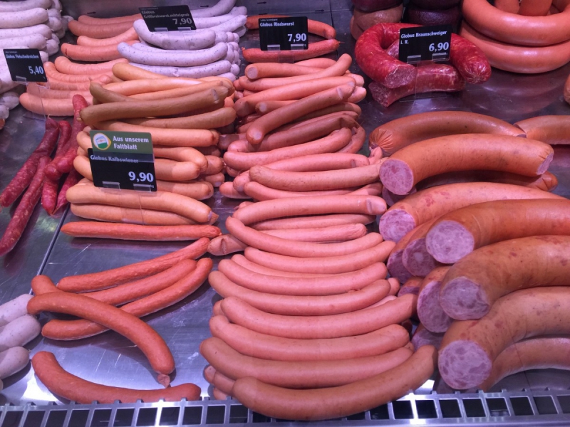 vitrine-MASSOINS-min_sausages_meat_butchery-1069321